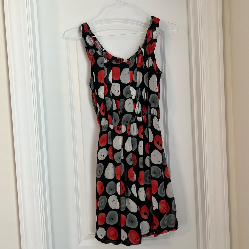 Women’s sleeveless cocktail dress